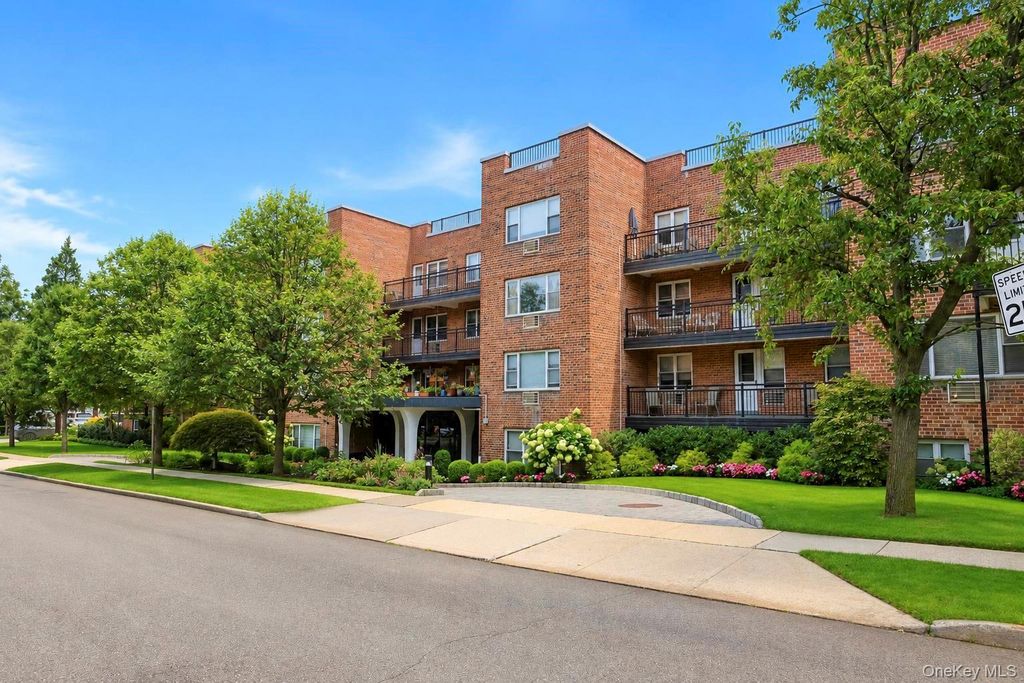 25 Chapel Place 2M, Great Neck, NY 11021 — photo 3