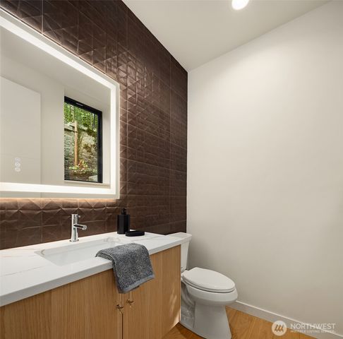 286 118th Avenue SE, Bellevue, WA 98005