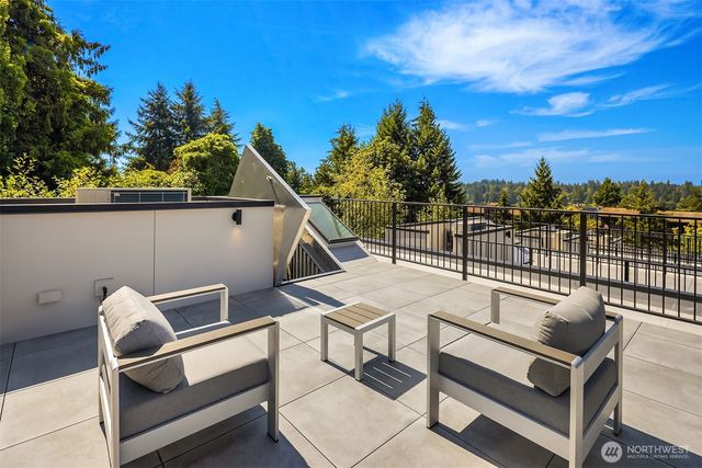 286 118th Avenue SE, Bellevue, WA 98005