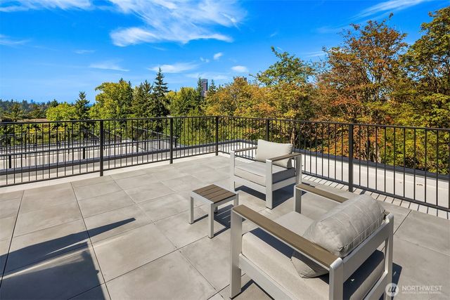 286 118th Avenue SE, Bellevue, WA 98005