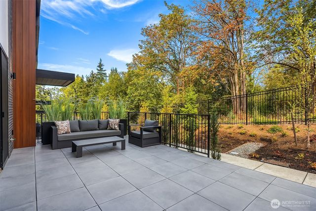 286 118th Avenue SE, Bellevue, WA 98005