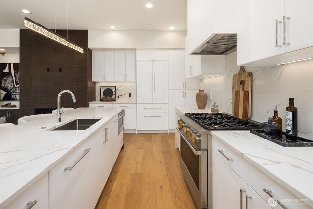 286 118th Avenue SE, Bellevue, WA 98005