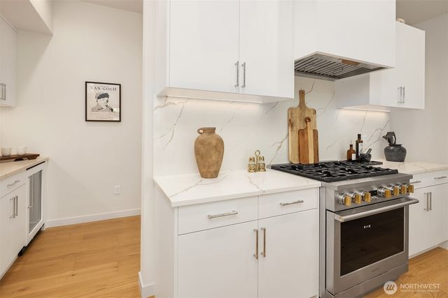 286 118th Avenue SE, Bellevue, WA 98005