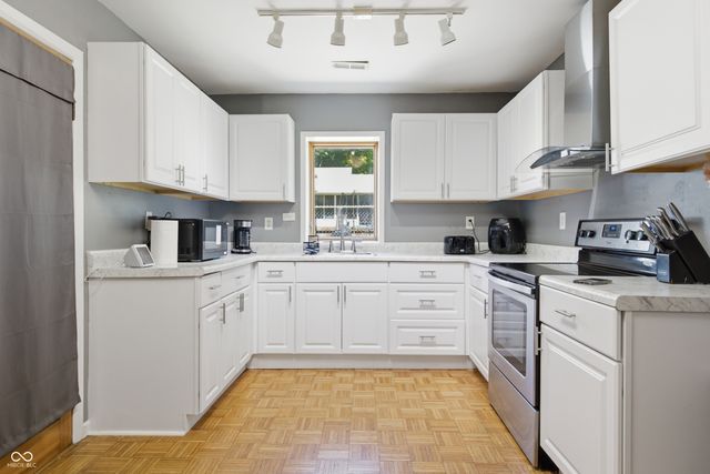 8948 Robey Drive, Indianapolis, IN 46234