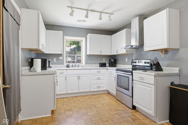 8948 Robey Drive, Indianapolis, IN 46234