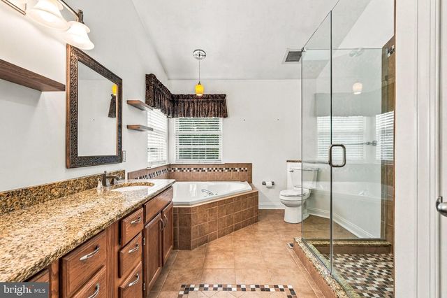 23 FARMHOUSE LN, Voorhees, NJ 08043
