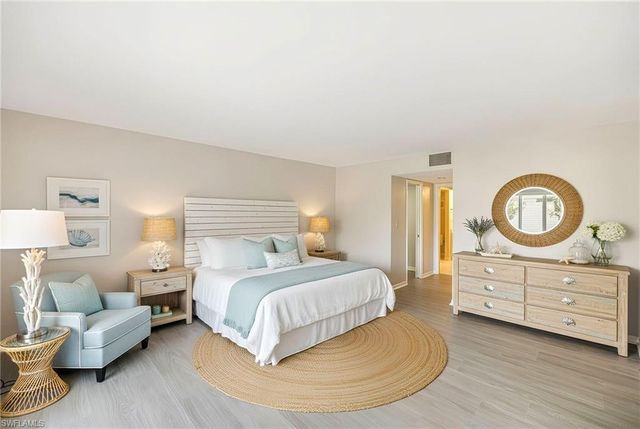 100 Wyndemere Way Apt 203, Naples, FL 34105