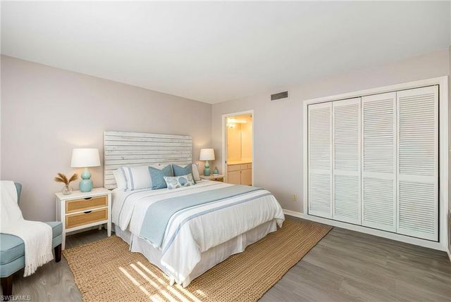 100 Wyndemere Way Apt 203, Naples, FL 34105