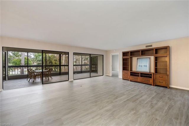 100 Wyndemere Way Apt 203, Naples, FL 34105