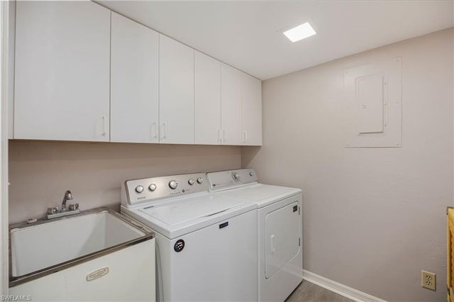 100 Wyndemere Way Apt 203, Naples, FL 34105