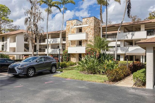 100 Wyndemere Way Apt 203, Naples, FL 34105