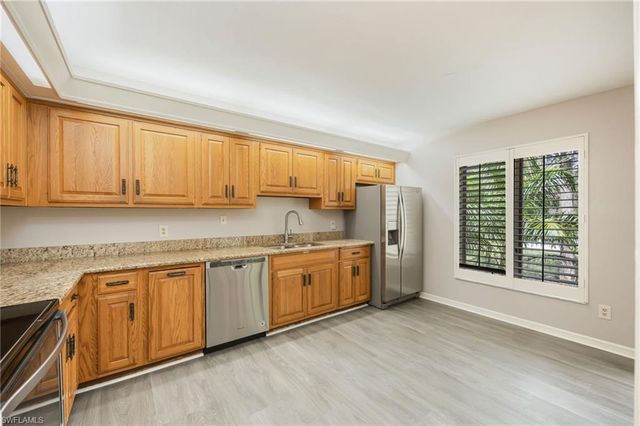 100 Wyndemere Way Apt 203, Naples, FL 34105