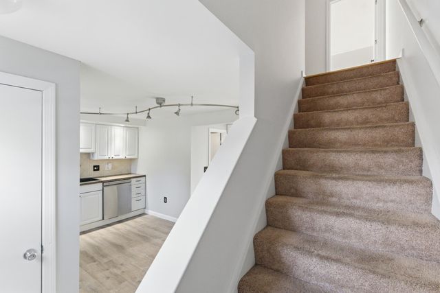 25 Kern Drive, Nashua, NH 03060