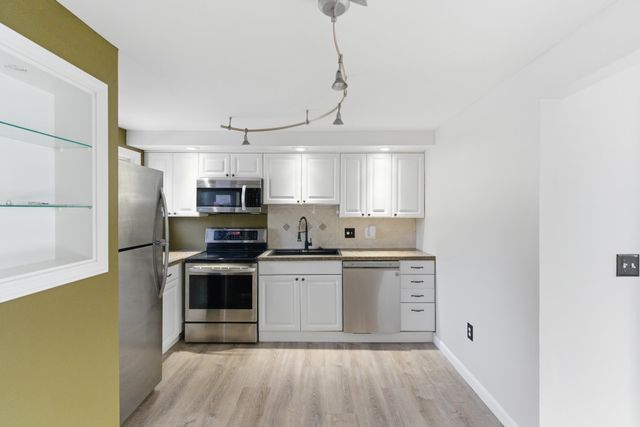 25 Kern Drive, Nashua, NH 03060