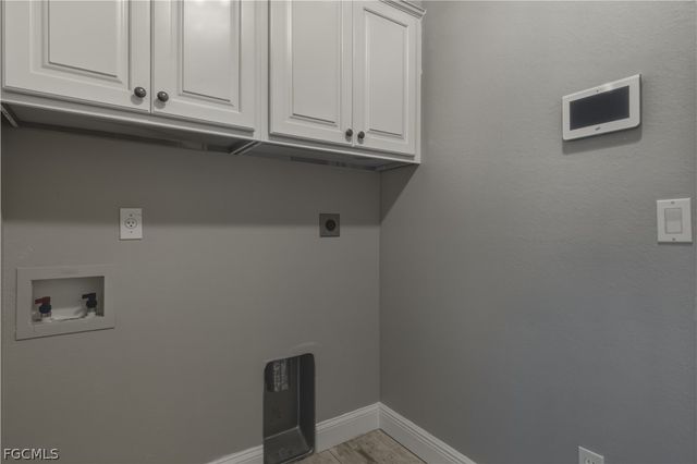 1105 SE 13th ST, Cape Coral, FL 33990