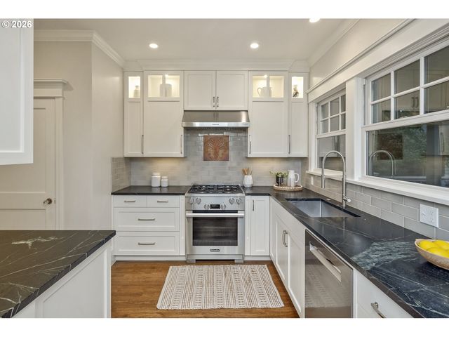 2536 Ne 17TH Ave, Portland, OR 97212