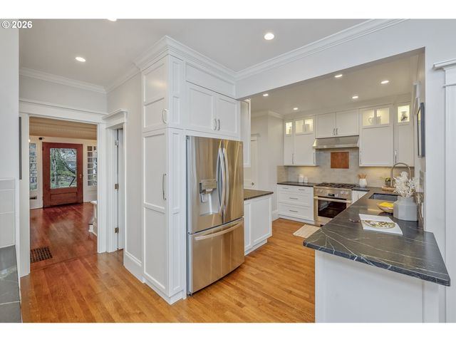 2536 Ne 17TH Ave, Portland, OR 97212