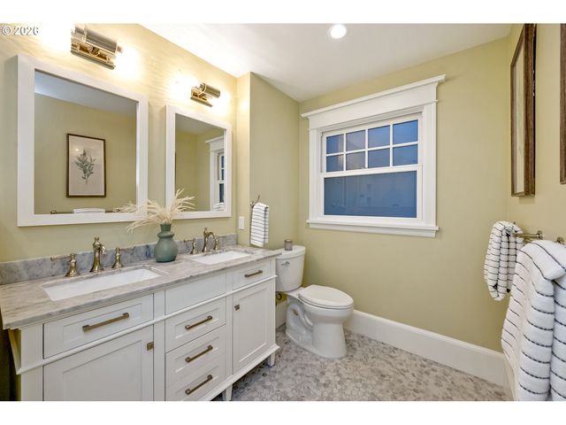 2536 Ne 17TH Ave, Portland, OR 97212