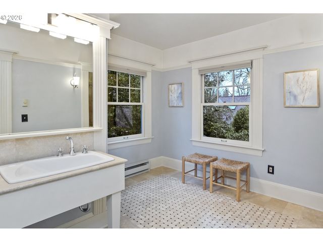 2536 Ne 17TH Ave, Portland, OR 97212