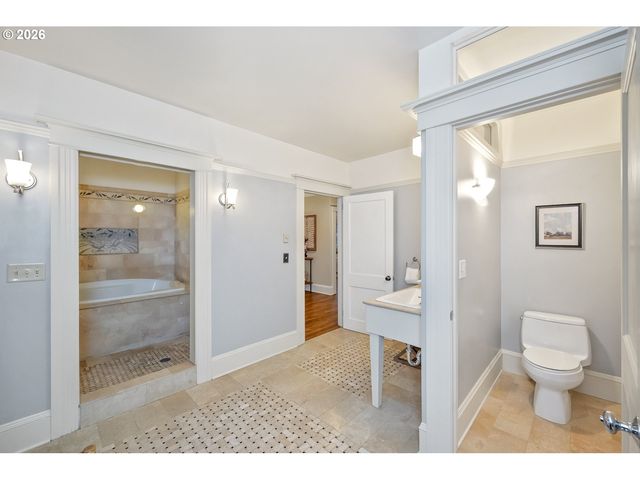 2536 Ne 17TH Ave, Portland, OR 97212