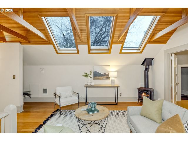 2536 Ne 17TH Ave, Portland, OR 97212