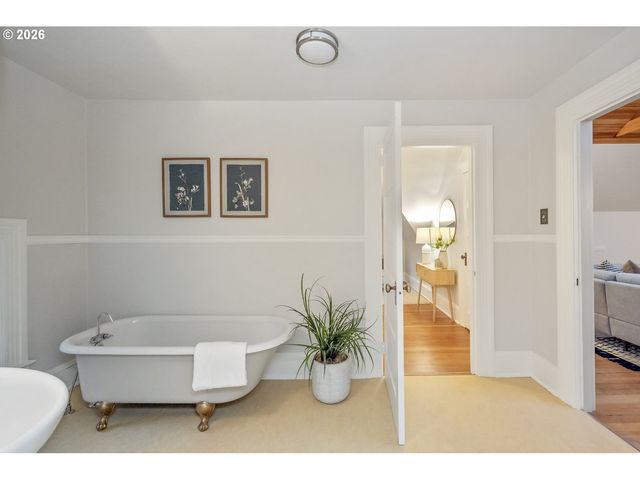 2536 Ne 17TH Ave, Portland, OR 97212