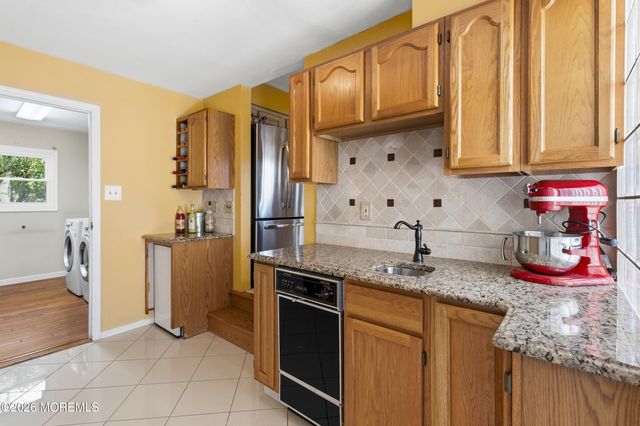 3 Manalapan Woods Drive, Manalapan, NJ 07726