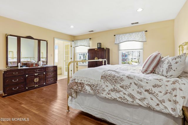 3 Manalapan Woods Drive, Manalapan, NJ 07726