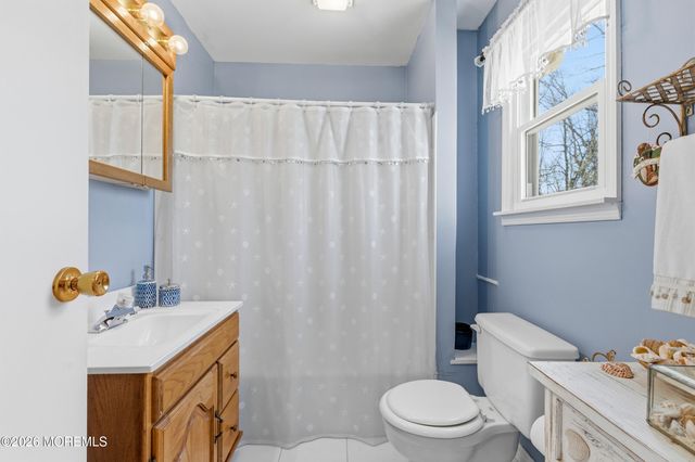 3 Manalapan Woods Drive, Manalapan, NJ 07726