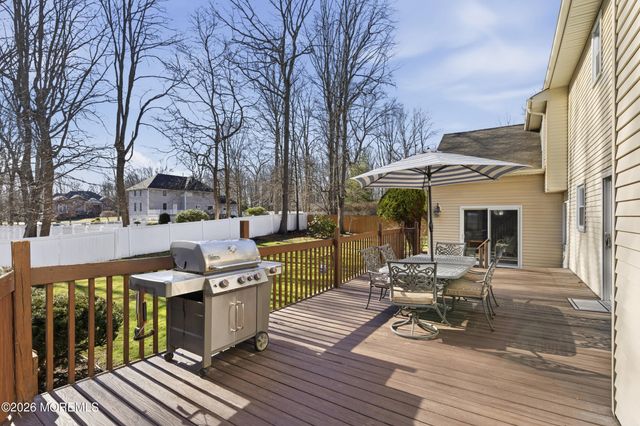 3 Manalapan Woods Drive, Manalapan, NJ 07726