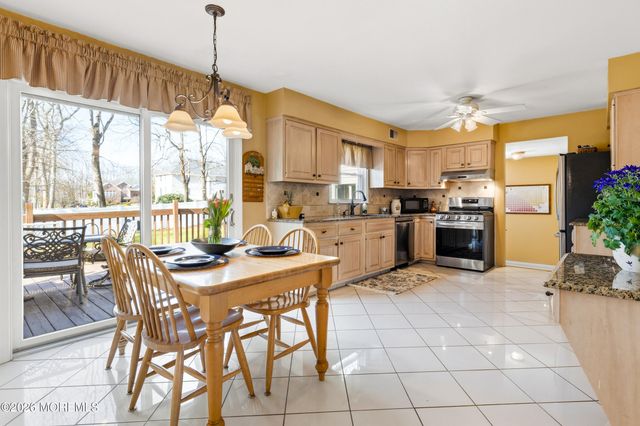 3 Manalapan Woods Drive, Manalapan, NJ 07726