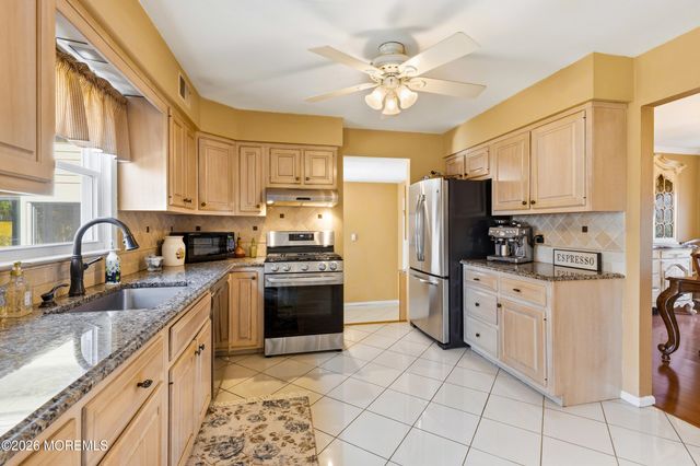 3 Manalapan Woods Drive, Manalapan, NJ 07726