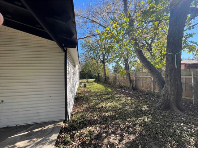 1041 Bradfield Road, Dallas, TX 75217