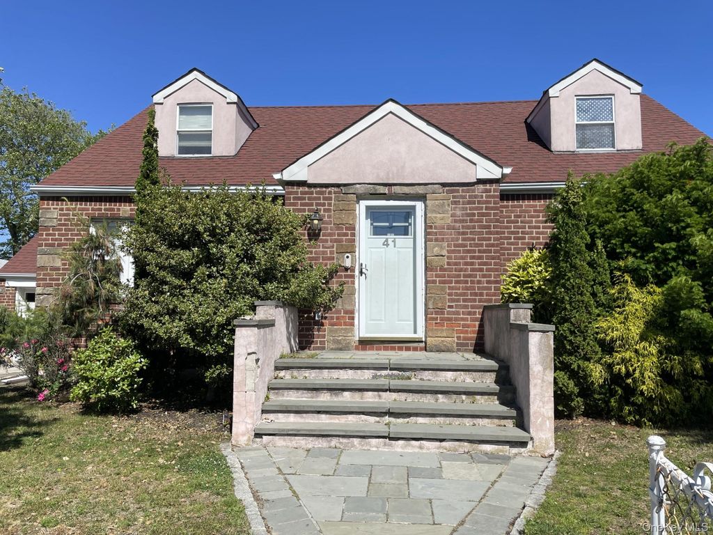 41 Ostend Road, Island Park, NY 11558