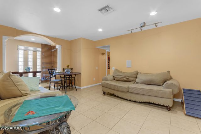 7131 E CHOLLA Street, Scottsdale, AZ 85254