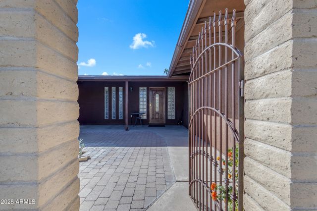 7131 E CHOLLA Street, Scottsdale, AZ 85254