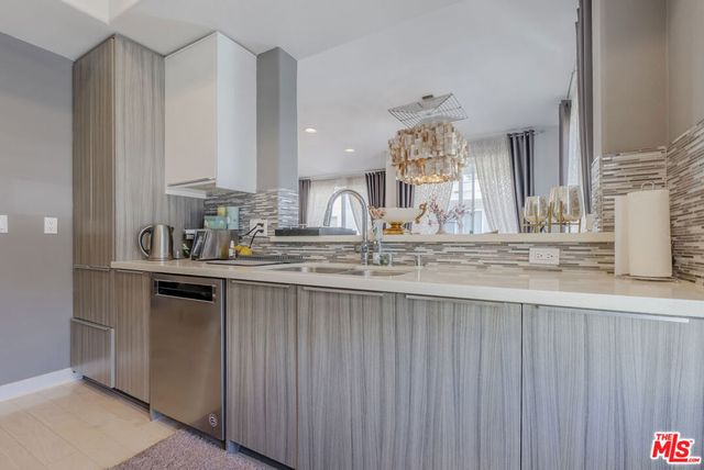 11115 Acama Street 3, Studio City, CA 91602