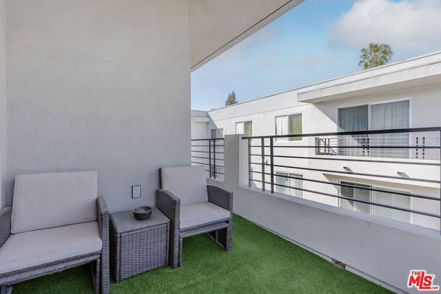 11115 Acama Street 3, Studio City, CA 91602