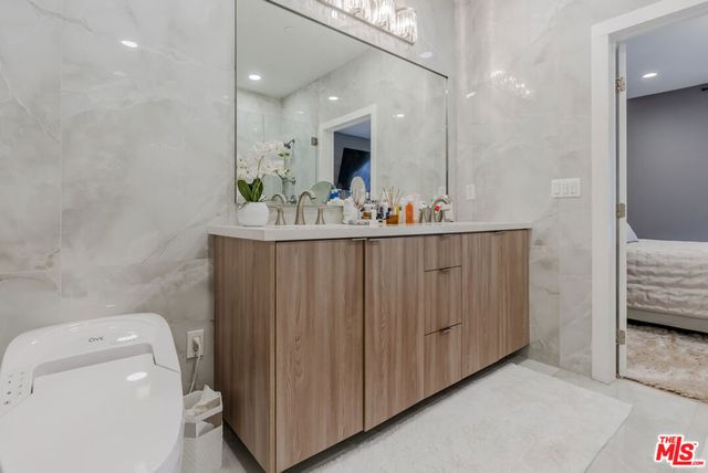 11115 Acama Street 3, Studio City, CA 91602