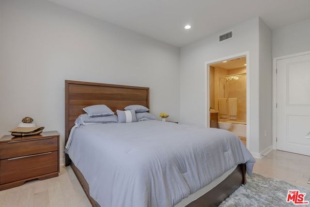11115 Acama Street 3, Studio City, CA 91602