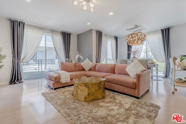 11115 Acama Street 3, Studio City, CA 91602