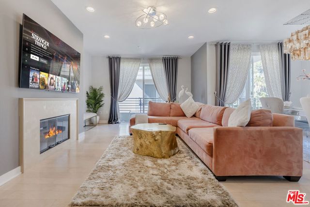 11115 Acama Street 3, Studio City, CA 91602
