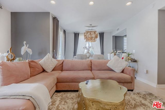 11115 Acama Street 3, Studio City, CA 91602