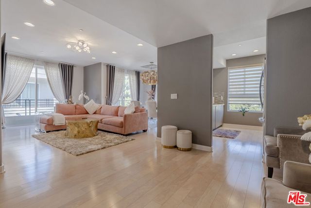 11115 Acama Street 3, Studio City, CA 91602