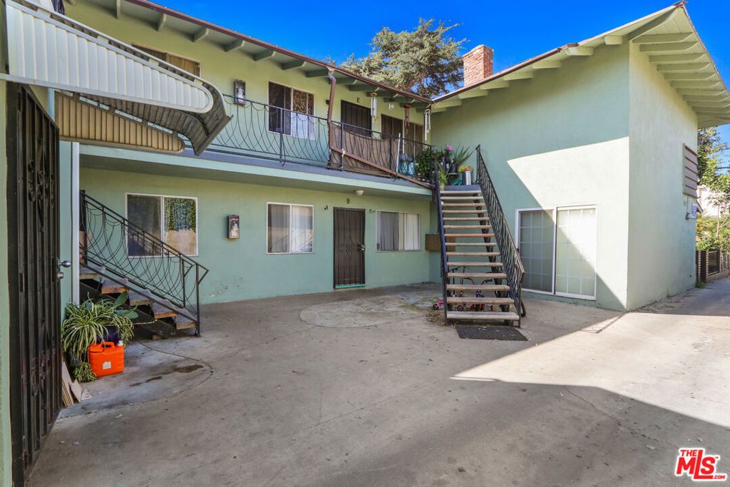 Image 5 of property listing at 6048 King Avenue, Maywood, CA 90270