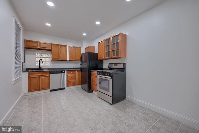 372 E PHILADELPHIA ST, York, PA 17403