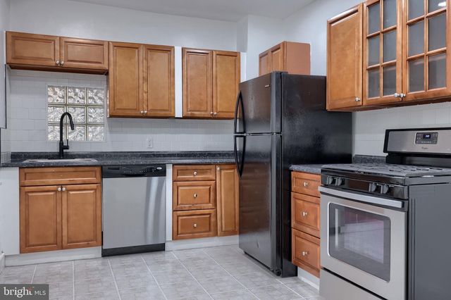 372 E PHILADELPHIA ST, York, PA 17403