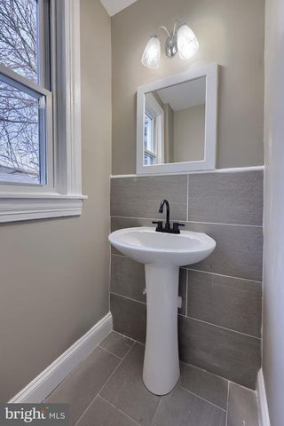 372 E PHILADELPHIA ST, York, PA 17403