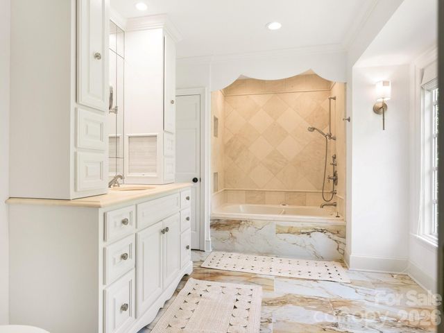 2738 Beverwyck Road, Charlotte, NC 28211