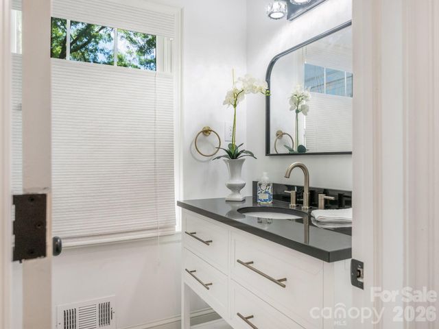 2738 Beverwyck Road, Charlotte, NC 28211
